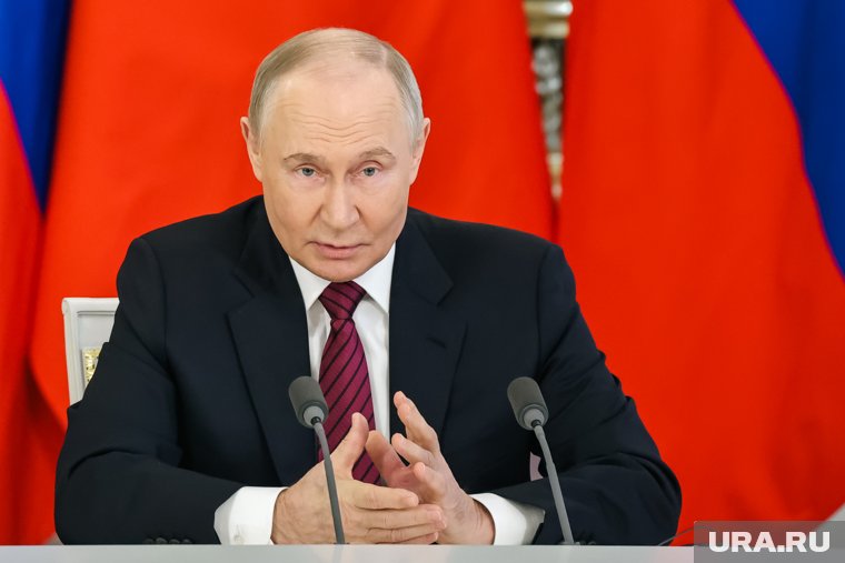 Путин рассмешил зал историей про премьера Малайзии и три трона