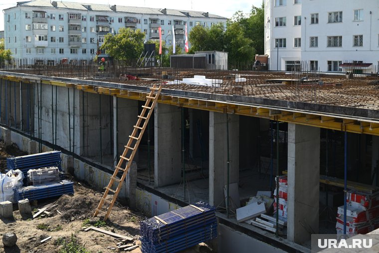 Строящийся на месте бывшего кинотеатра «Звездный» ЖК рухнул в центре Кургана. Видео