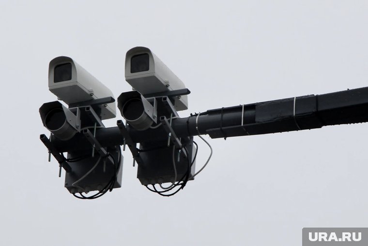 В Кургане на перекрестках установили камеры, чтобы фиксировать водителей без ремней и с телефонами. ...