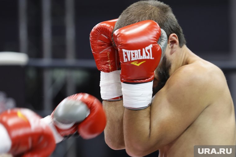 Усик нокаутировал Дюбуа и защитил титулы чемпиона мира