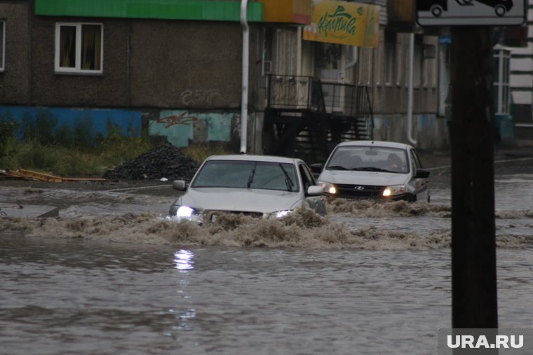 Мощное наводнение накрыло Махачкалу: что известно к этому часу