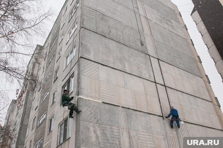 Власти Пыть-Яха заменили скандальный баннер с американским вертолетом. Фото