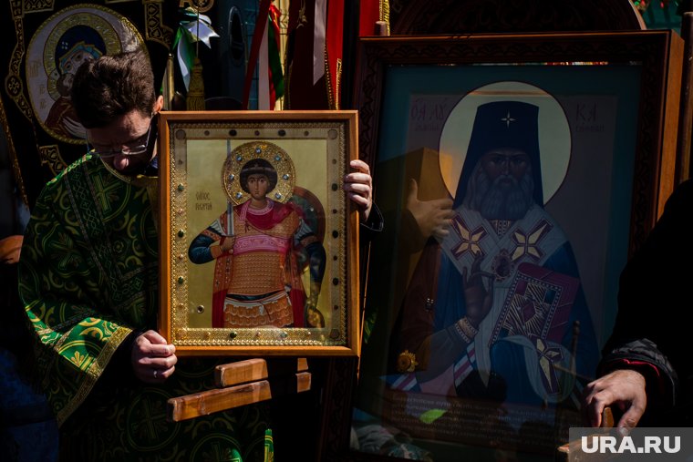 Светлая Троица 8 июня: красивые открытки и душевные поздравления для близких