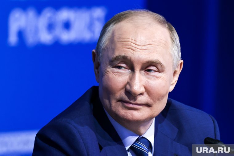 Нигерийский рэп, плакаты в воздухе и звонок Эрдогана: как Путина поздравляли с днем рождения