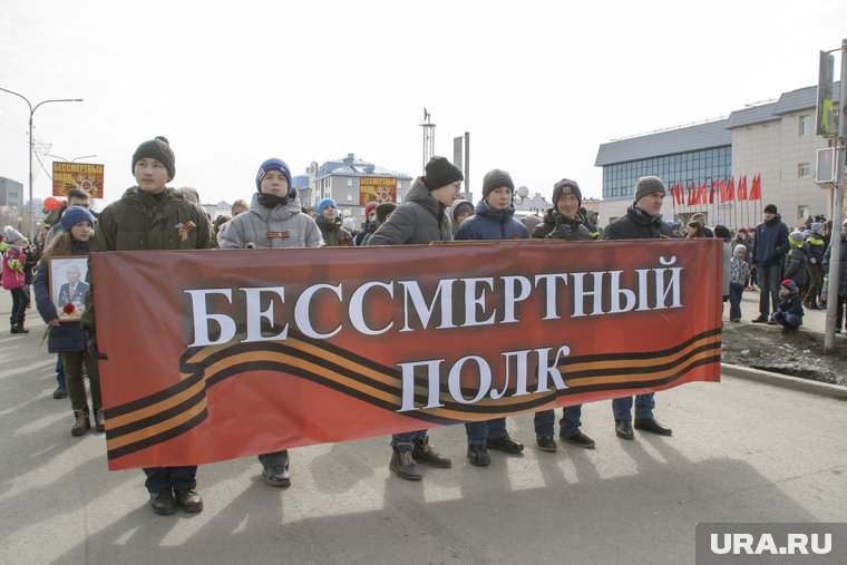 В Салехарде впервые за шесть лет прошло шествие «Бессмертного полка». Фоторепортаж