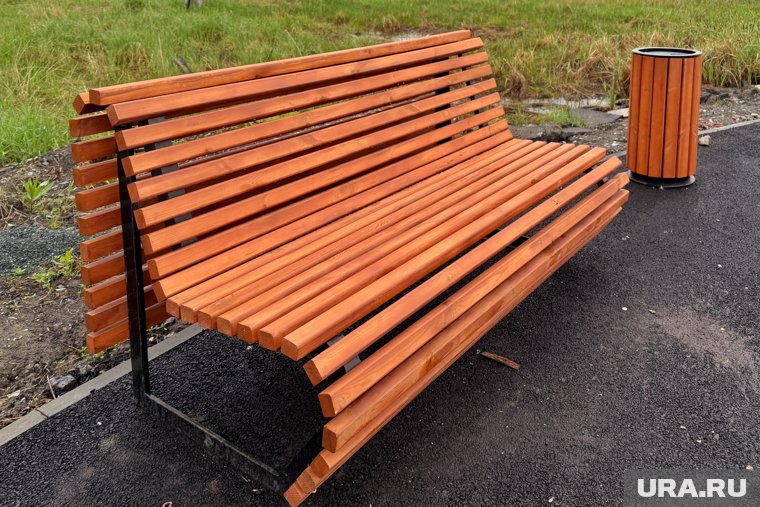 Круг из десяток скамеек установили в Заозерном районе Кургана. Фото
