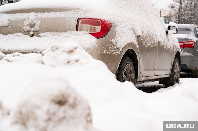 Пермь во время сильного снегопада сковали дорожные пробки