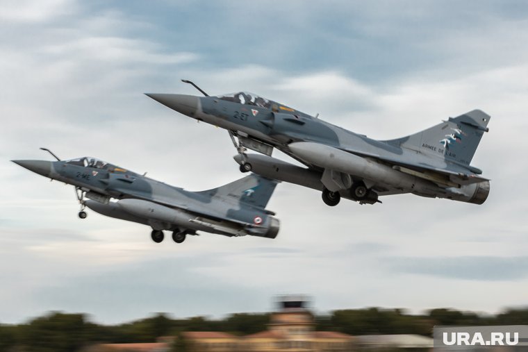 Французские истребители Mirage 2000 пролетели над Черным морем, «нарисовав» тризуб