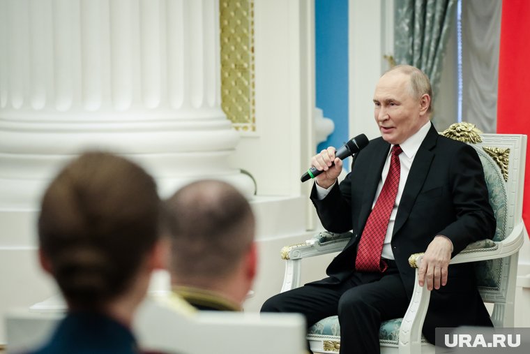 Путин встретил День России в кругу новой элиты 