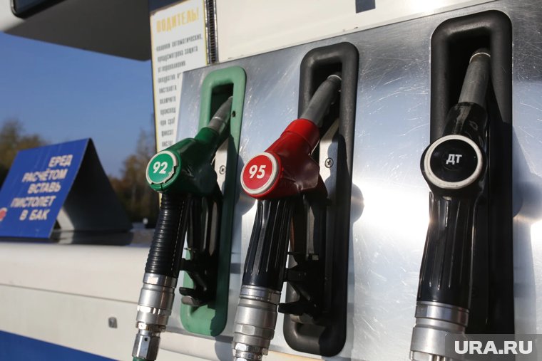 Бензин пропал, заправки закрываются: что происходит с продажей топлива в России