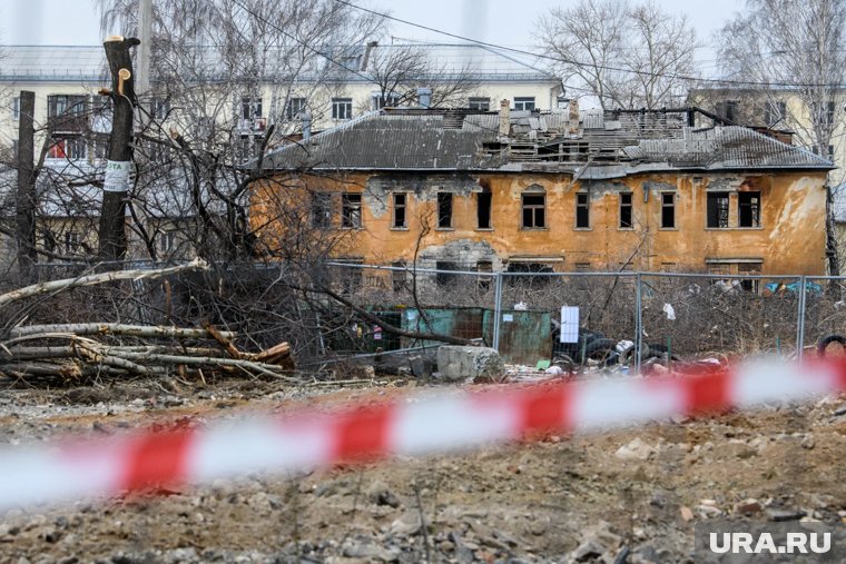 Рухнул потолок в двухэтажном доме в курганском округе. Видео