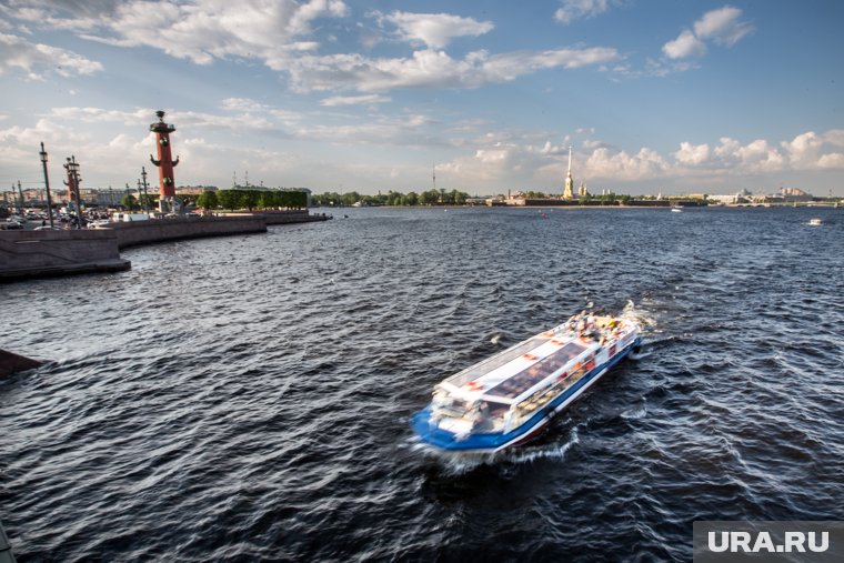 В Петербурге началось первое за 160 лет июльское наводнение: онлайн-трансляция