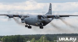 Стойка шасси стала причиной аварийной посадки самолета в Новом Уренгое. Фото