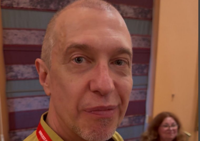 «В ушах гудит»: Соседов сбежал с концерта Лазарева