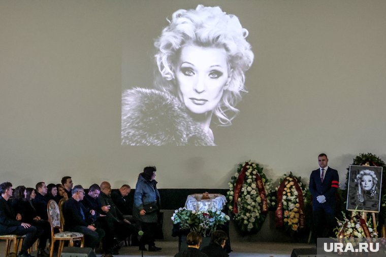 В Москве простились со Светланой Светличной, ее пришли проводить Панкратов-Черный и Шаляпин. Фоторепортаж