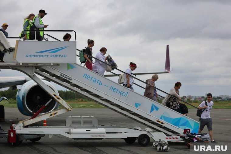 Пассажиры из Сочи прилетают в Курган позже назначенного времени