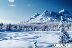 В Киргизии эвакуировали десятки альпинистов, одна женщина неделю ждет помощи: что произошло на опасном пике