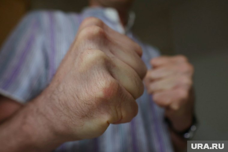 В челябинском поселке мужчина забил до смерти подругу и ее нового ухажера