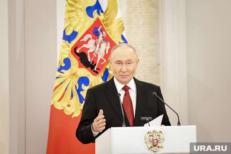 Путин назвал поддержку многодетных семей приоритетом в России