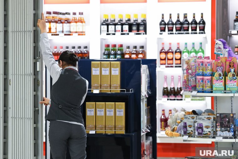 Пассажиры требуют запретить продажу алкоголя в аэропортах ЯНАО