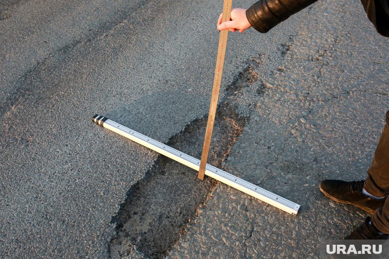 Курганские власти требуют наказать виновных в строительстве одноразовых дорог. Видео