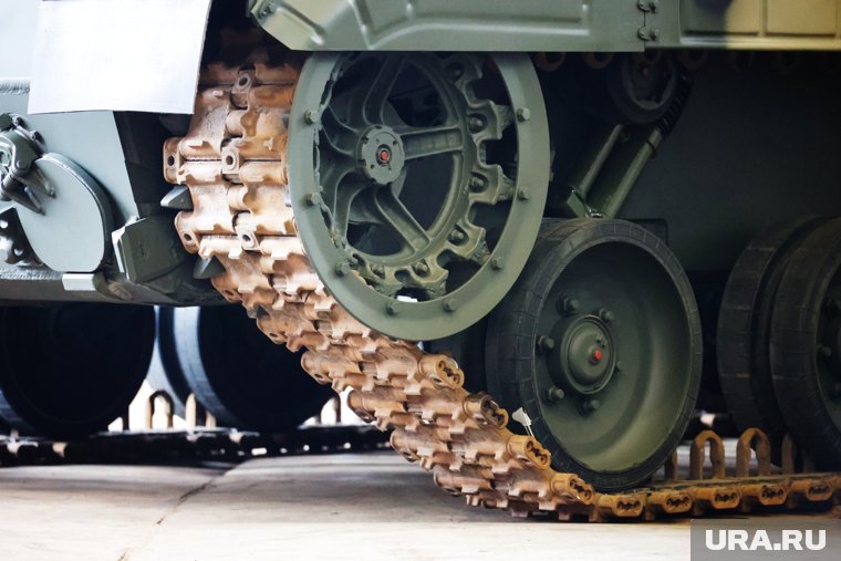 В Кургане готовятся к установке постамента для БМП-3 возле аэропорта