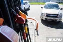 В регионах РФ начали ограничивать продажу бензина на человека