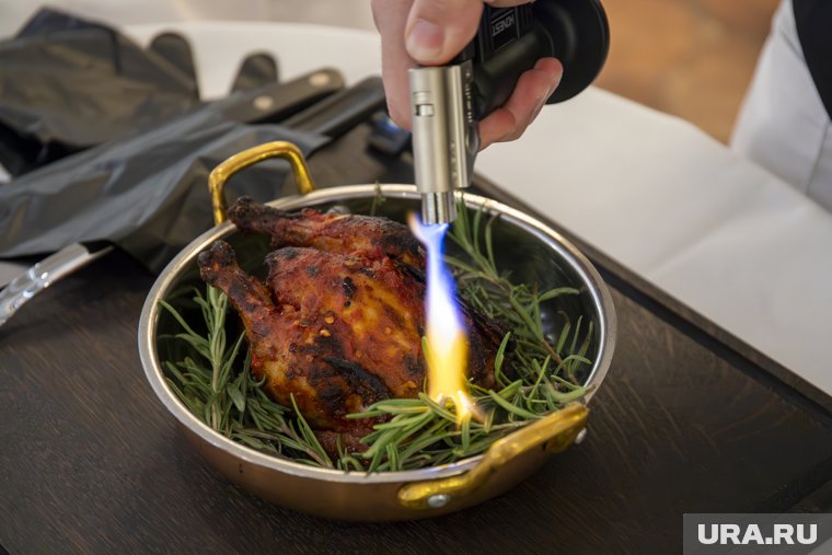 Оливье из оленины и кабан на гриле: что приготовят на Новый год политики-кулинары ХМАО