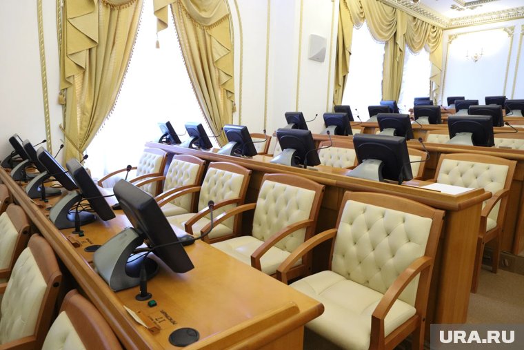 Кто не вошел в новый состав курганской облдумы: список выбывших депутатов