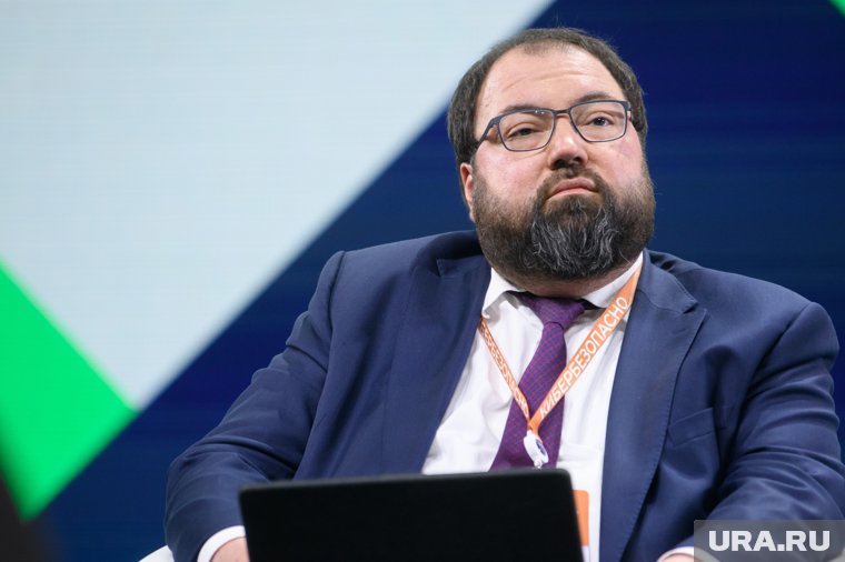 Глава Минцифры ответил Путину, как будет работать закон об ответственности за поиск запрещенных материалов