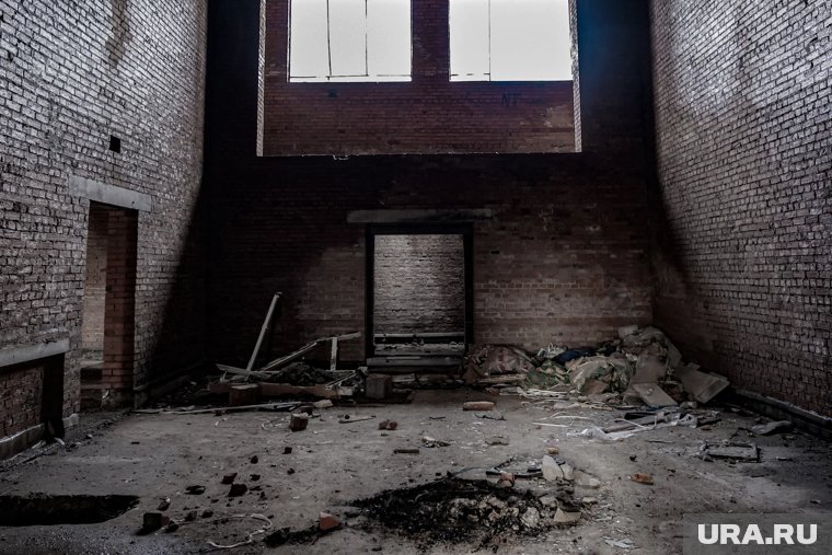 Курганские власти почти год не могут продать опасный долгострой, из-за которого пострадали дольщики. Фото