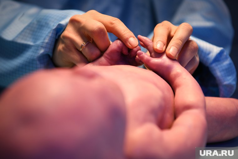 Стало известно, сколько детей родилось в новогоднюю ночь в ХМАО