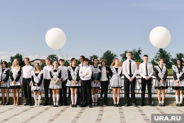 Какую помощь оказывает государство родителям школьников в 2025 году: инструкция