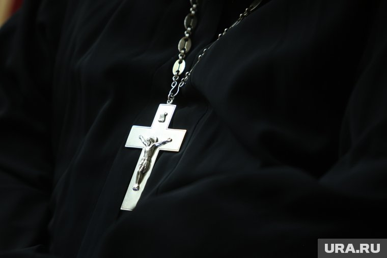 «Ты, пакость такая, недостоин лучшего»: протоиерей осудил людей, критикующих власть. Видео