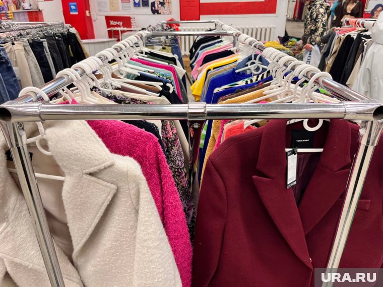 Мир вторых рук: что продают и кто одевается в секонд-хендах Кургана. Фото