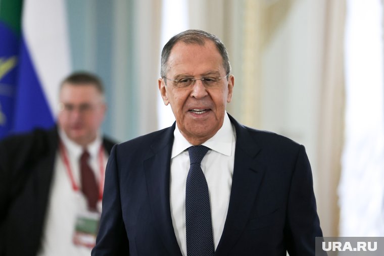 Глава МИД отправится на Аляску вместе с Путиным: что известно о Сергее Лаврове, вошедшем в состав де...