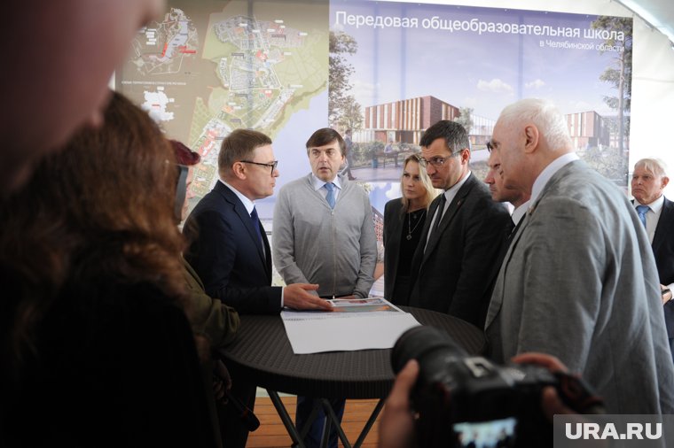 Кравцову в Челябинске показали передовую школу на берегу Шершней. Видео