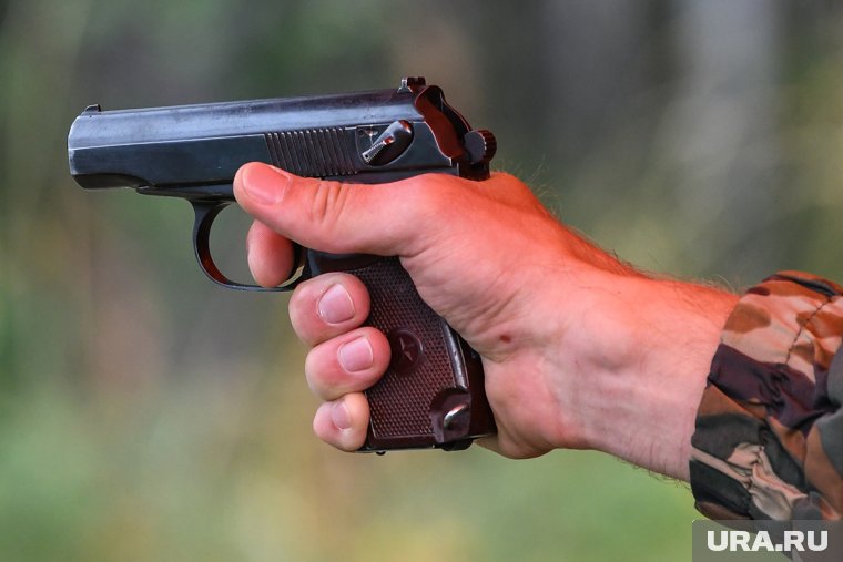 Неизвестный расстрелял двоих мужчин в ходе уличной драки: главное о стрельбе в Саратовской области