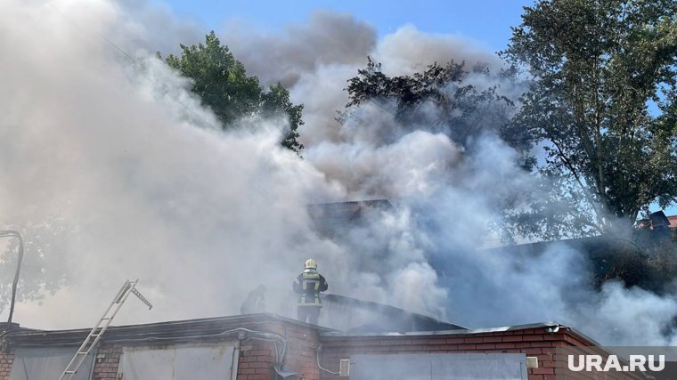 Горит цех завода «Эластик» в Рязанской области: главное о происшествии