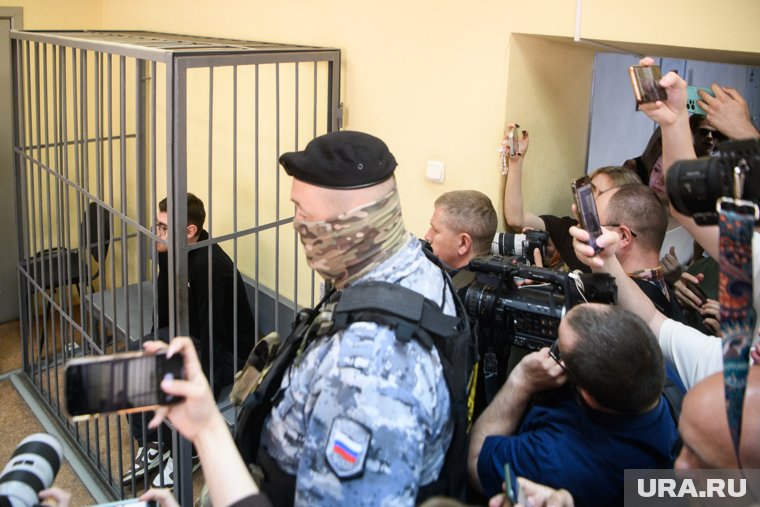 Громче некуда: как СМИ рассказали об обысках в URA.RU и аресте Дениса Аллаярова всей стране