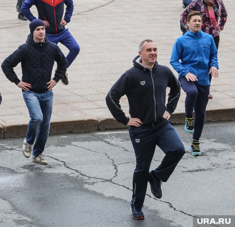 Губернатор Кухарук во время пробежки пообещал сделать подарок жителям Ханты-Мансийска. Видео