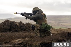 Боец ВСУ пожаловался на необходимость воевать с одним автоматом «Калашникова»