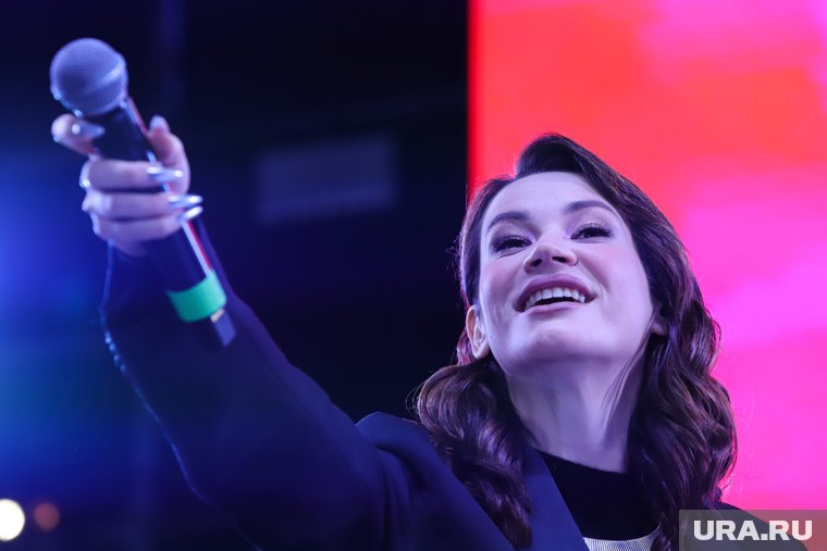 Ивлеева высмеяла прическу бывшей подруги, осудившей «голую вечеринку»