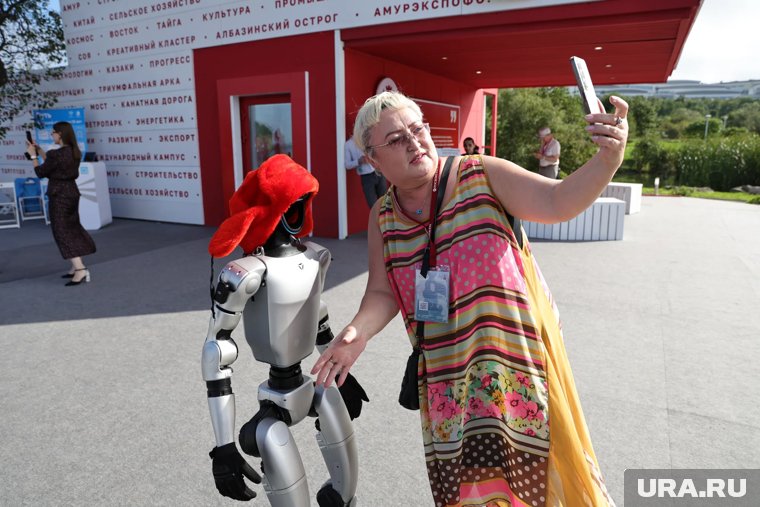 Необычная «Красная Шапочка» встретила журналиста URA.RU во Владивостоке. Видео