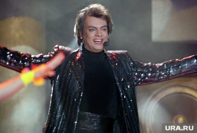 Прическа Примадонны и пластические операции: как менялся имидж Киркорова