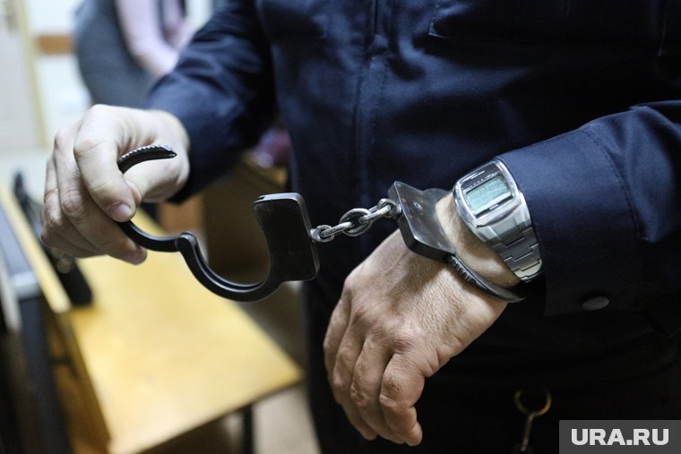 Экс-сослуживец задержанного за взятку министра МВД Коми из Кургана считает, что его могли подставить