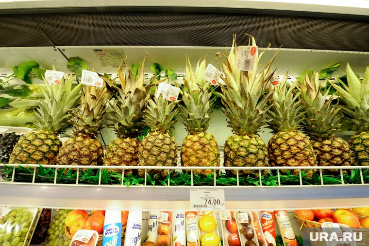 Диетолог рассказала, для кого опасны ананасы