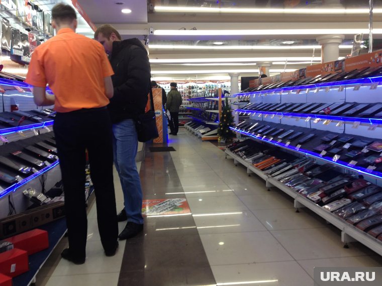 Продавцы каких челябинских магазинов зарабатывают больше всех