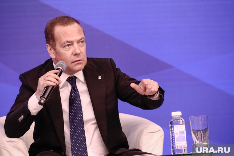 Медведев ответил на решение о снятии моратория на ракеты