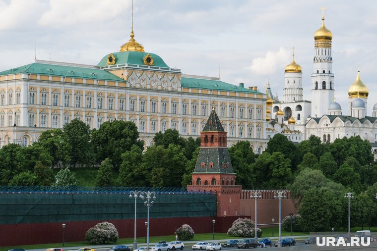 Краб с клубникой и шербет из Морошки: чем в Кремле кормили приехавших на 9 Мая лидеров